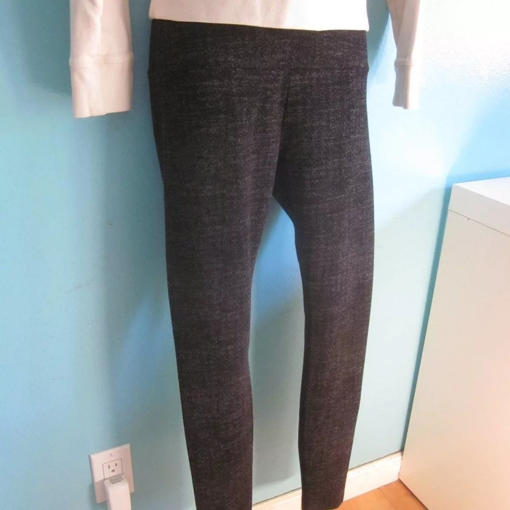 Other Joggers Other Lysse Gray Black Patterned Crop Classic Leggings Size S