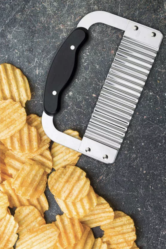 8" Black Handled Wave Slicer