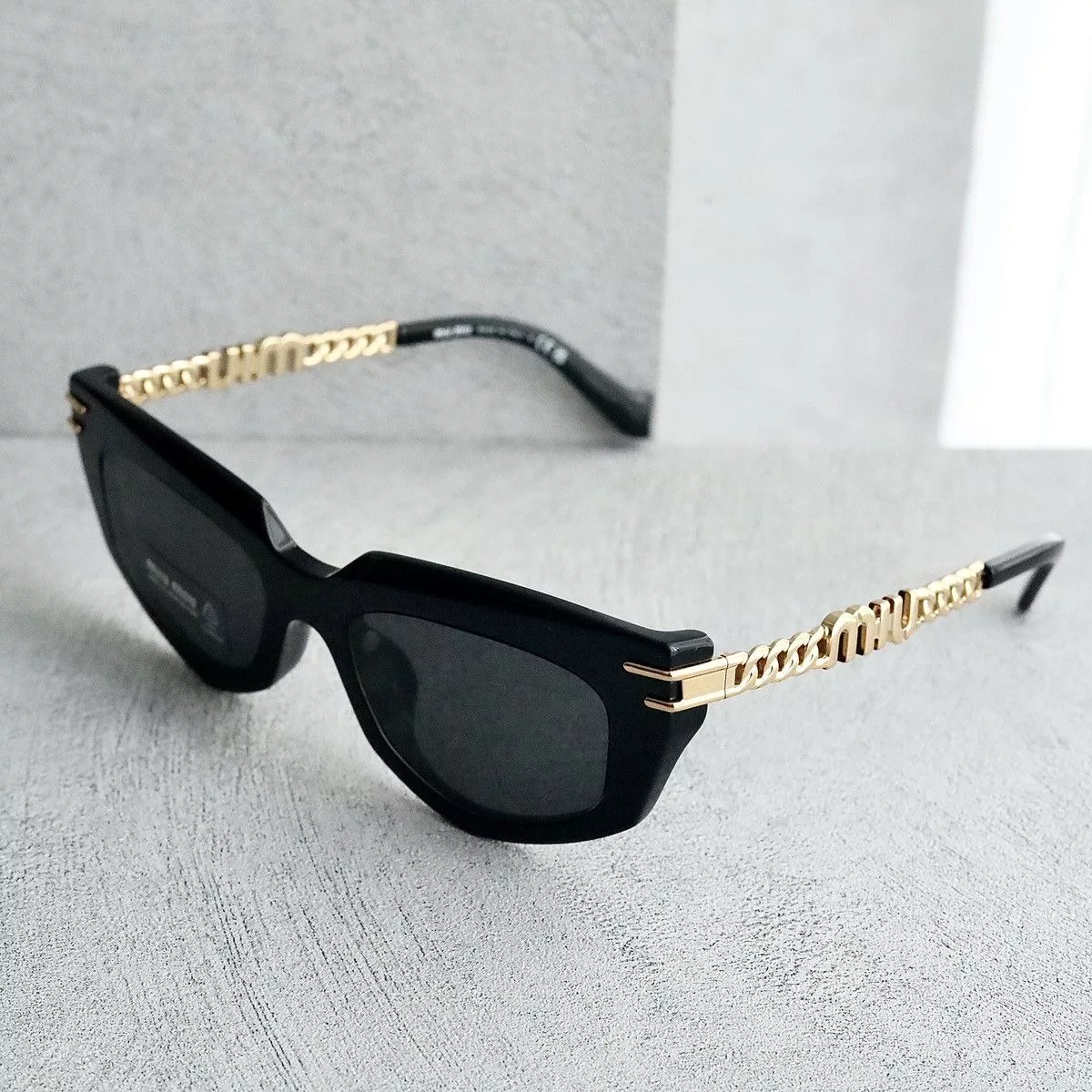 Miu Miu Sunglasses MIU MIU 12WS SUNGLASSES Black