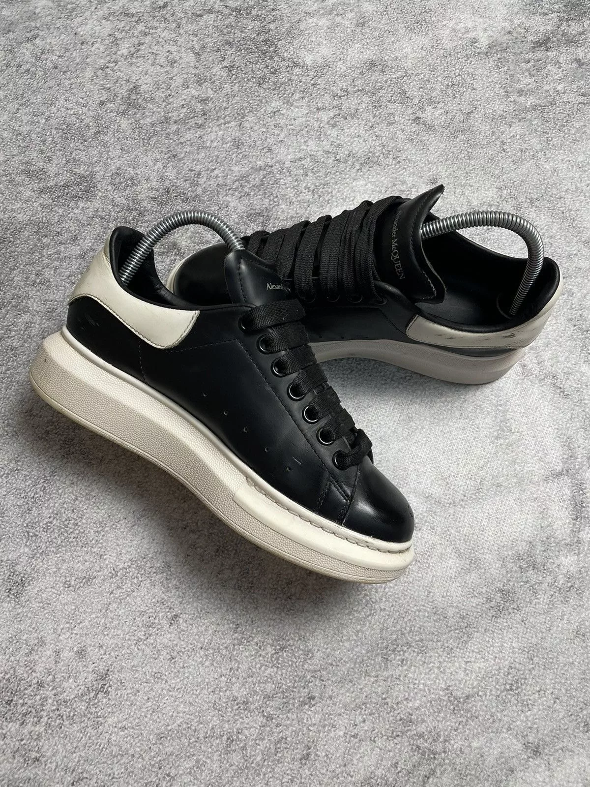 Alexander McQueen Low Top Sneakers Alexander McQueen Leather Sneakers White Black