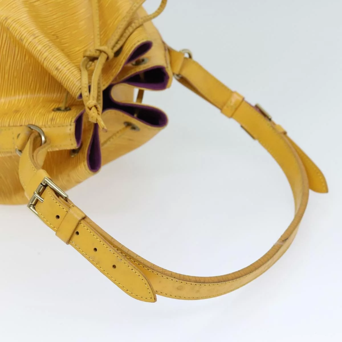 Louis Vuitton Shoulder Bags Louis Vuitton Noé shoulder Yellow