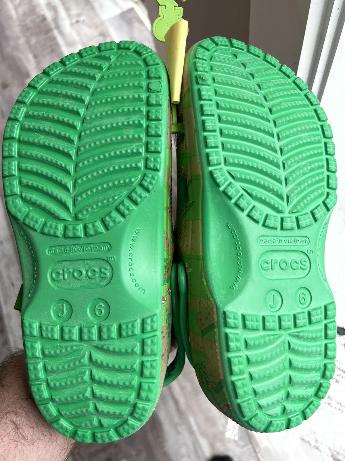 Crocs Slip Ons Crocs Minecraft Grass Green size 6
