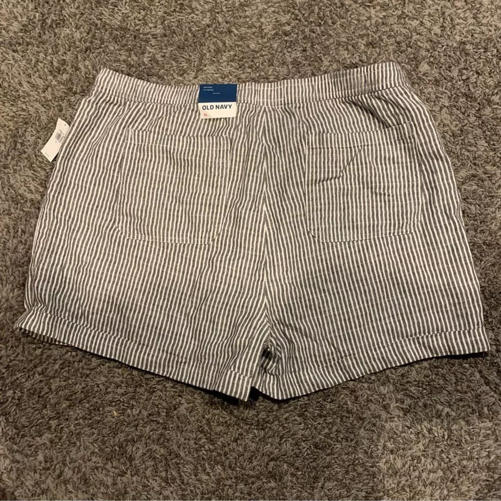 Women’s Old Navy Shorts White