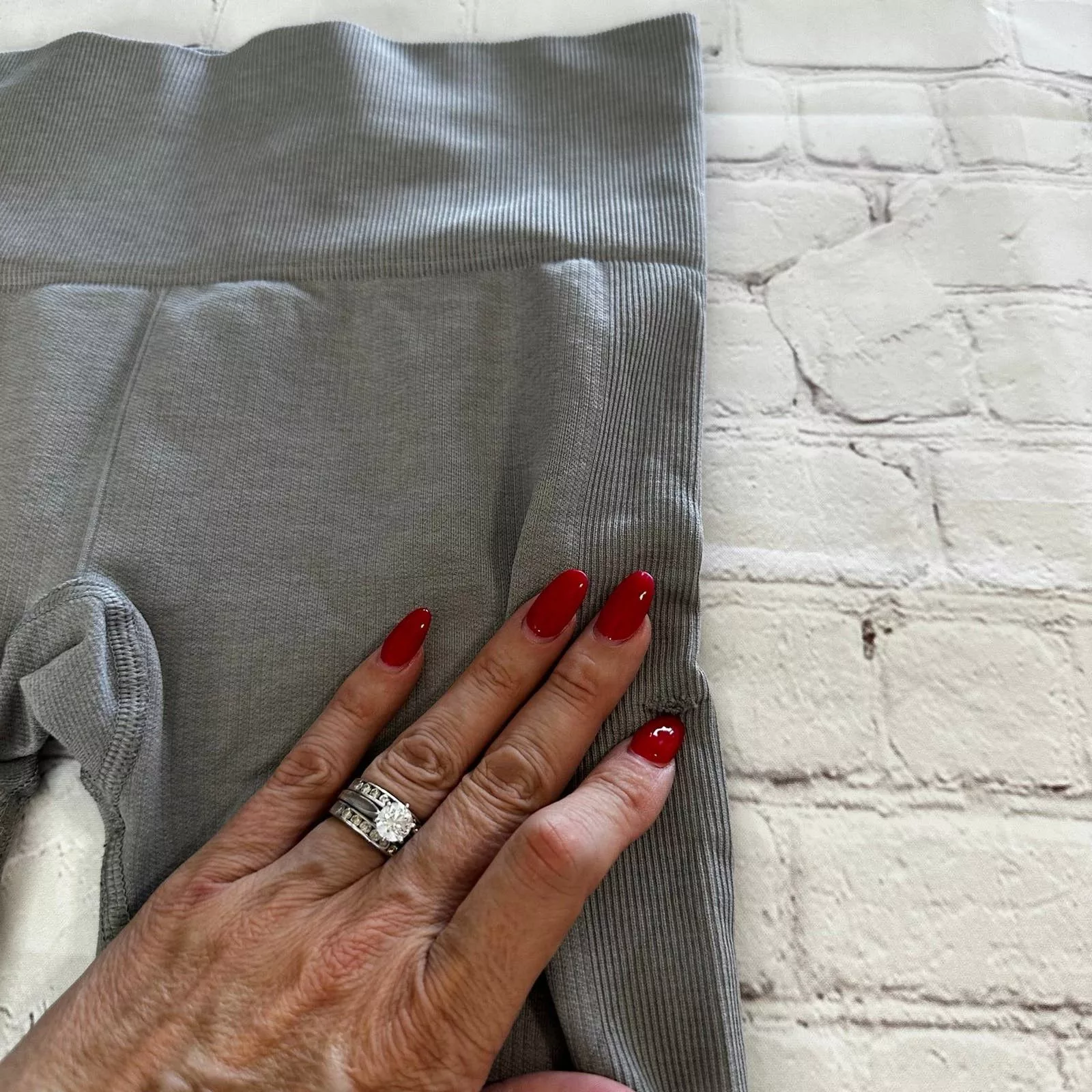 lululemon leggings size 4 Gray