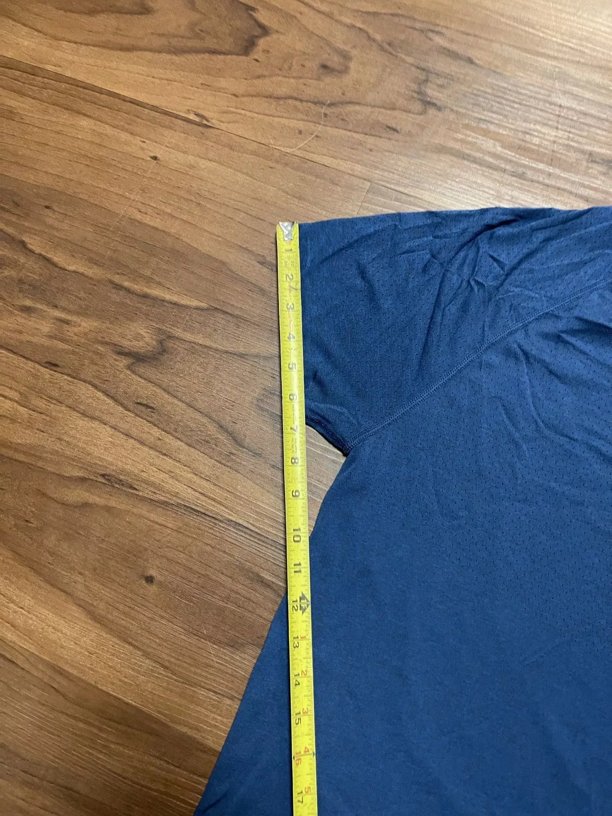 Rhone Short Sleeve T Shirts Rhone workout shirt size large Blue