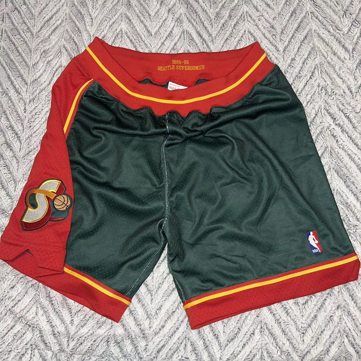 Mitchell & Ness Shorts Mitchell & Ness × Vintage NEW AUTHENTIC Mitchell & Ness NBA Shorts Seattle SuperSonics Green Streetwear