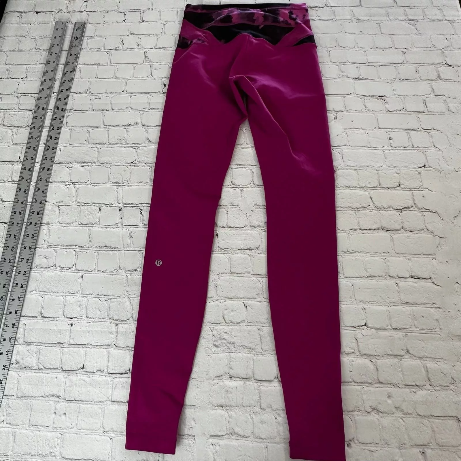 Reversible Lululemon Leggings size 6 Pink