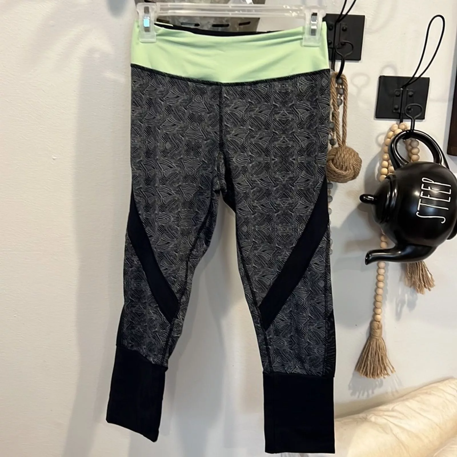 Under Armour Joggers Under Armour Jogger/capri athletic bundle - Under Amour, Oakley & Kyodan Multi