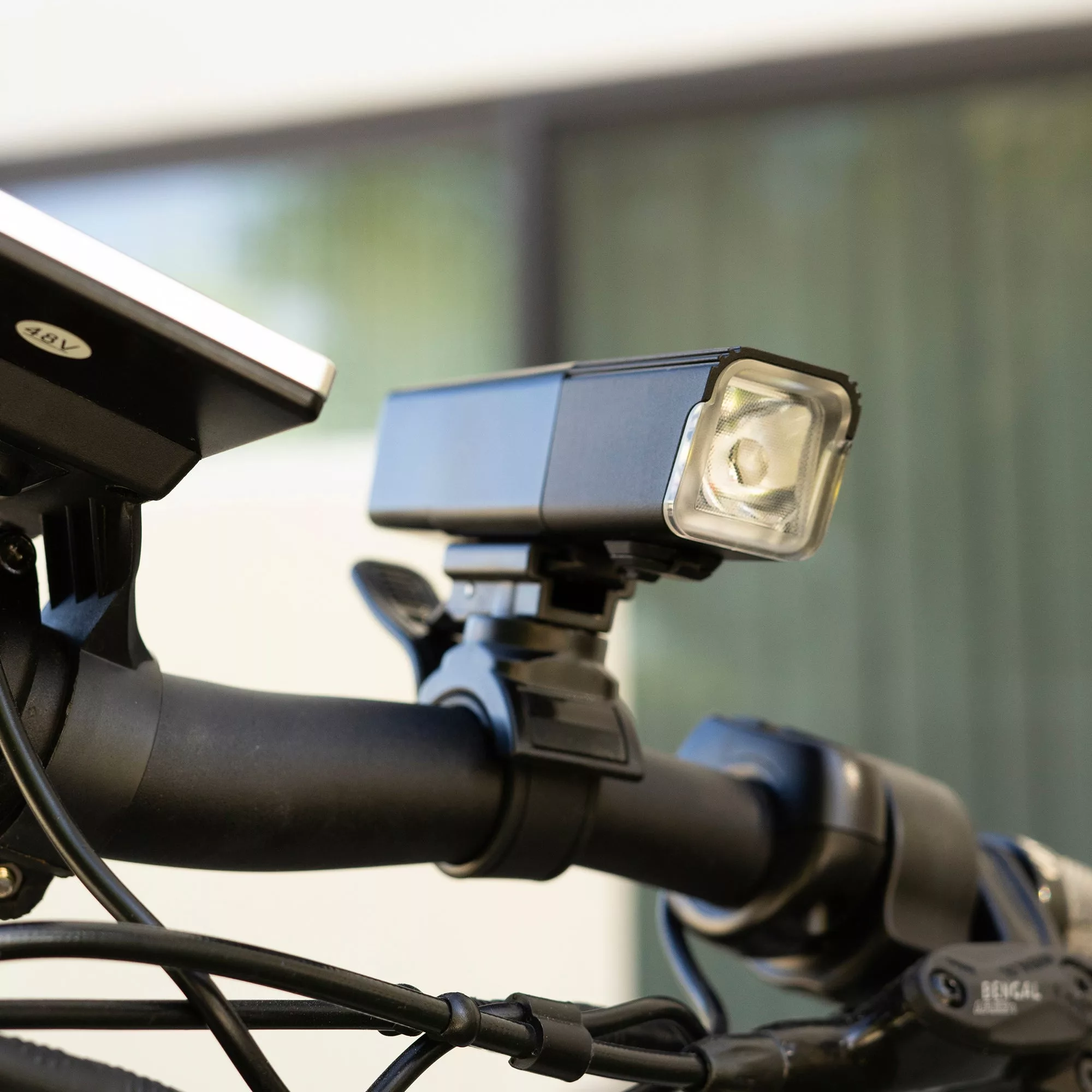 Aventon Head Light V10-500
