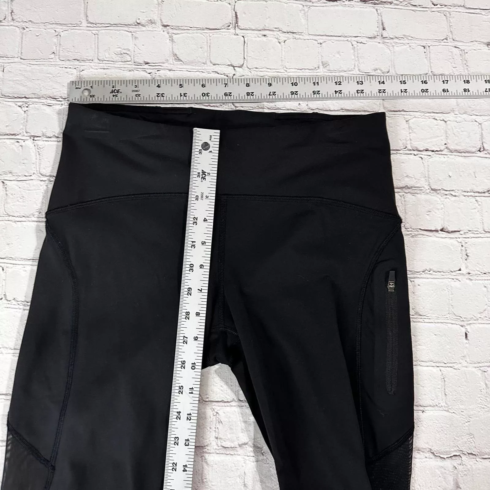 Capri Lululemon Leggings Size 6 Black