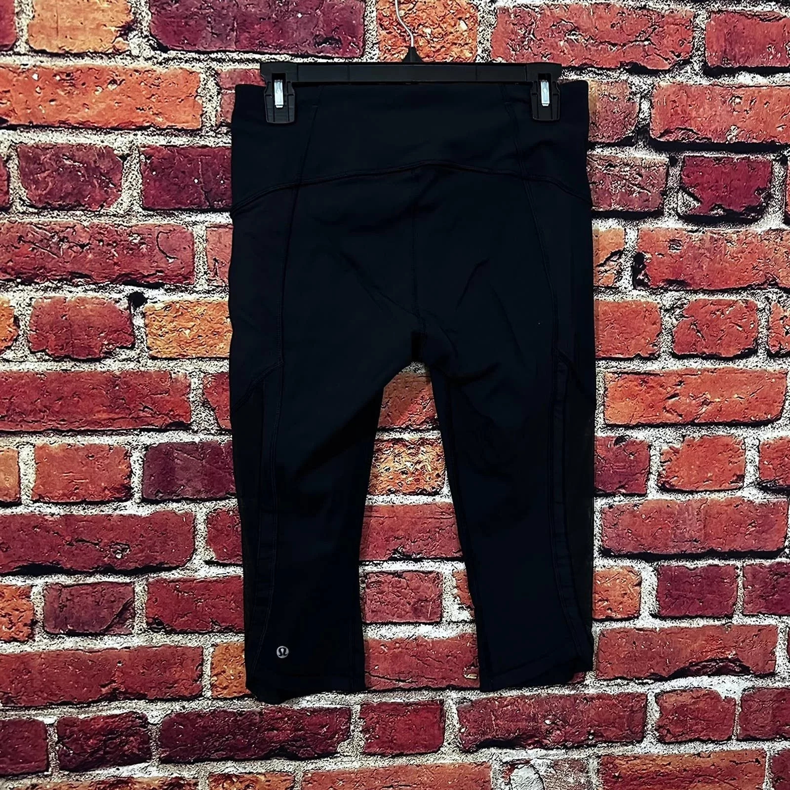Capri Lululemon Leggings Size 6 Black