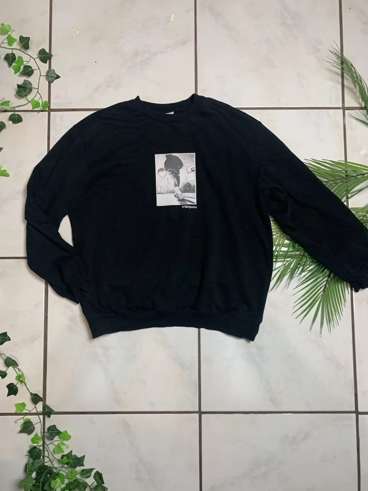 H&M Sweatshirts Hoodies H&M Black Graphic Sweatershirt