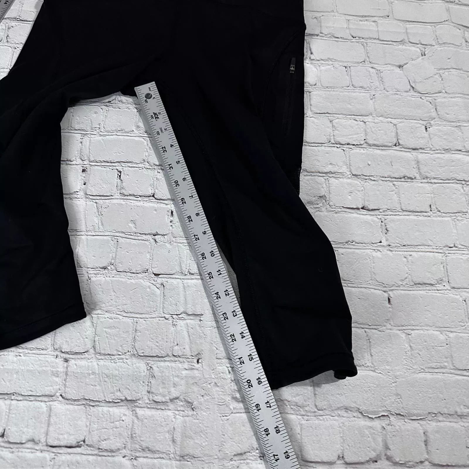 Capri Lululemon Leggings Size 6 Black