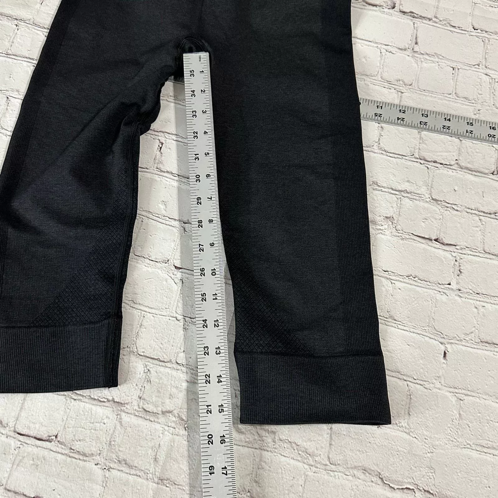 Lululemon Leggings Lululemon seamless Leggings size 4 Black