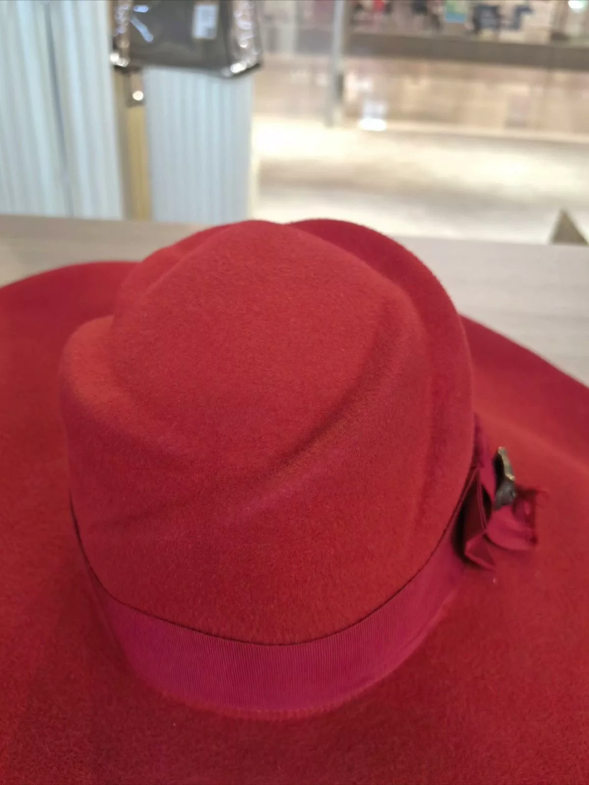 Gucci Hats Gucci Runway wool hat red