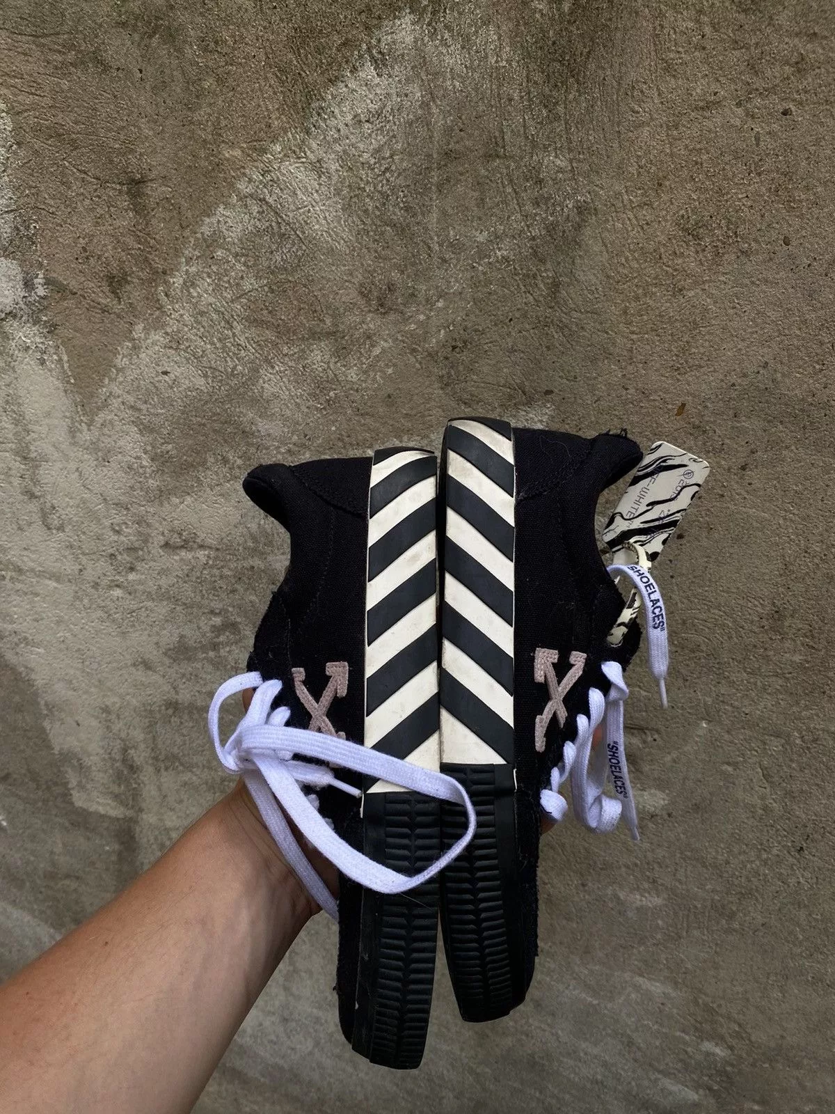 Off-White Low Top Sneakers Off-White Low Sneakers Black