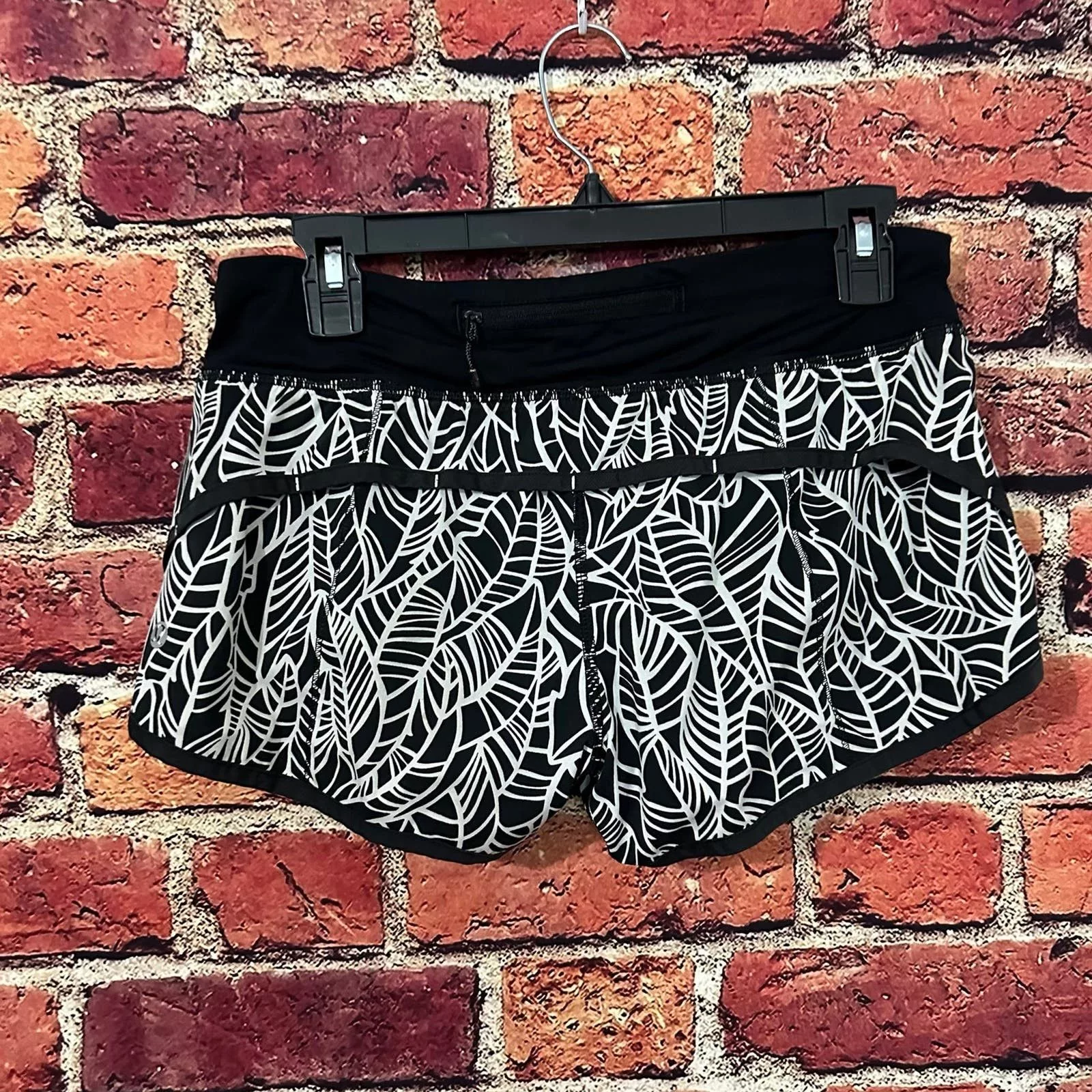 lululemon shorts size 6 Black