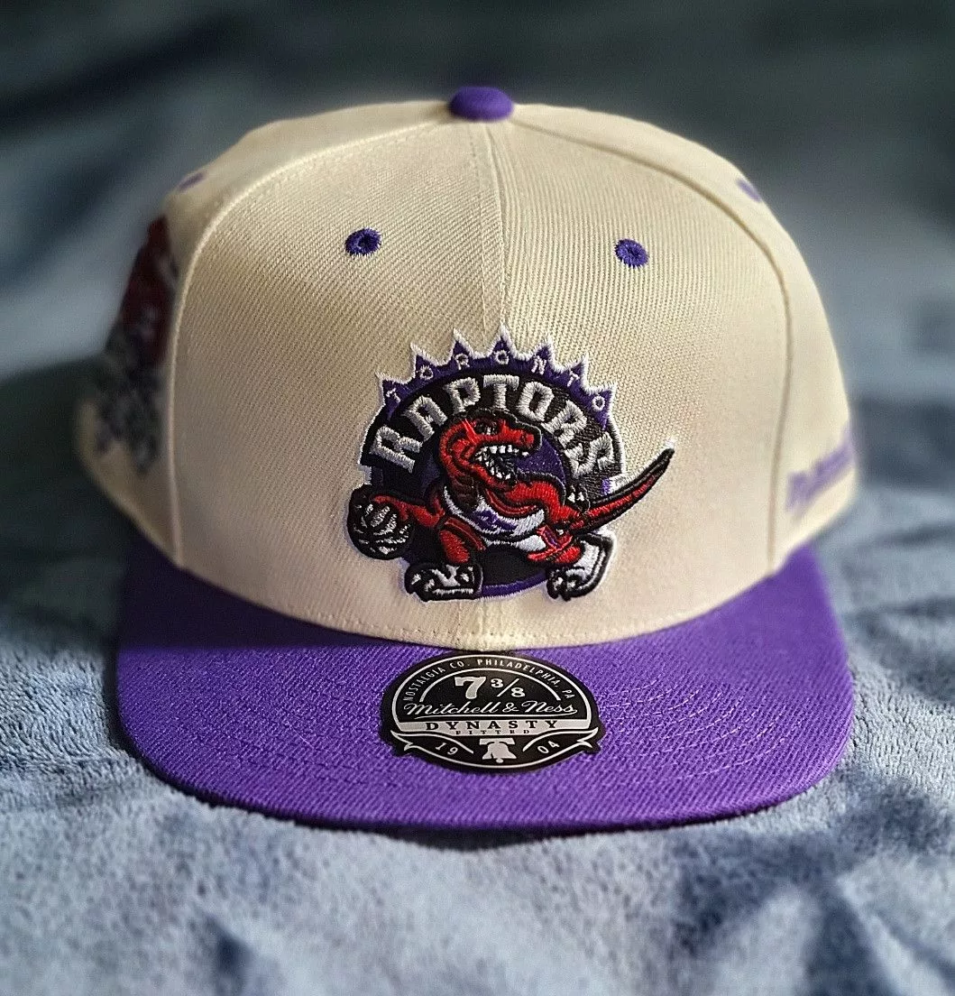 Mitchell & Ness Hats Mitchell & Ness Toronto Raptors - Size 3/8 White