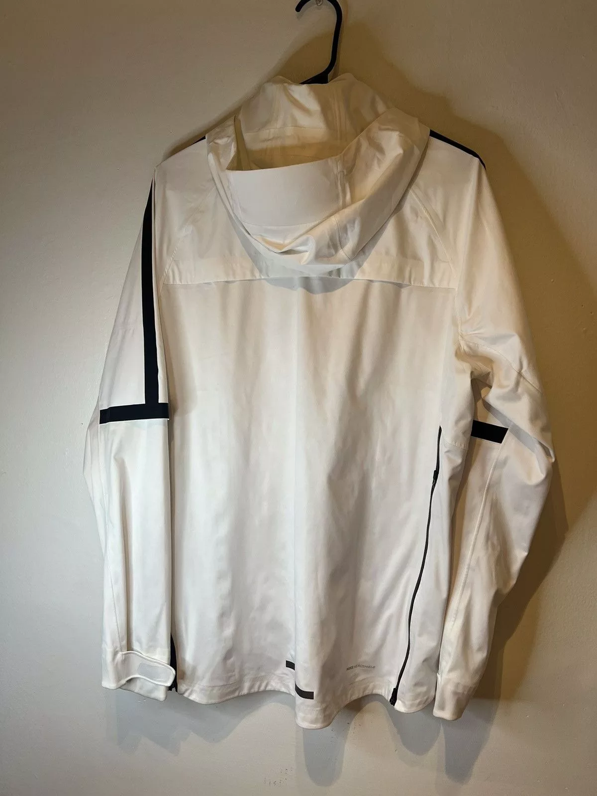 Nike Raincoats Nike Aeroshield Run Jacket With Hood Size Medium White