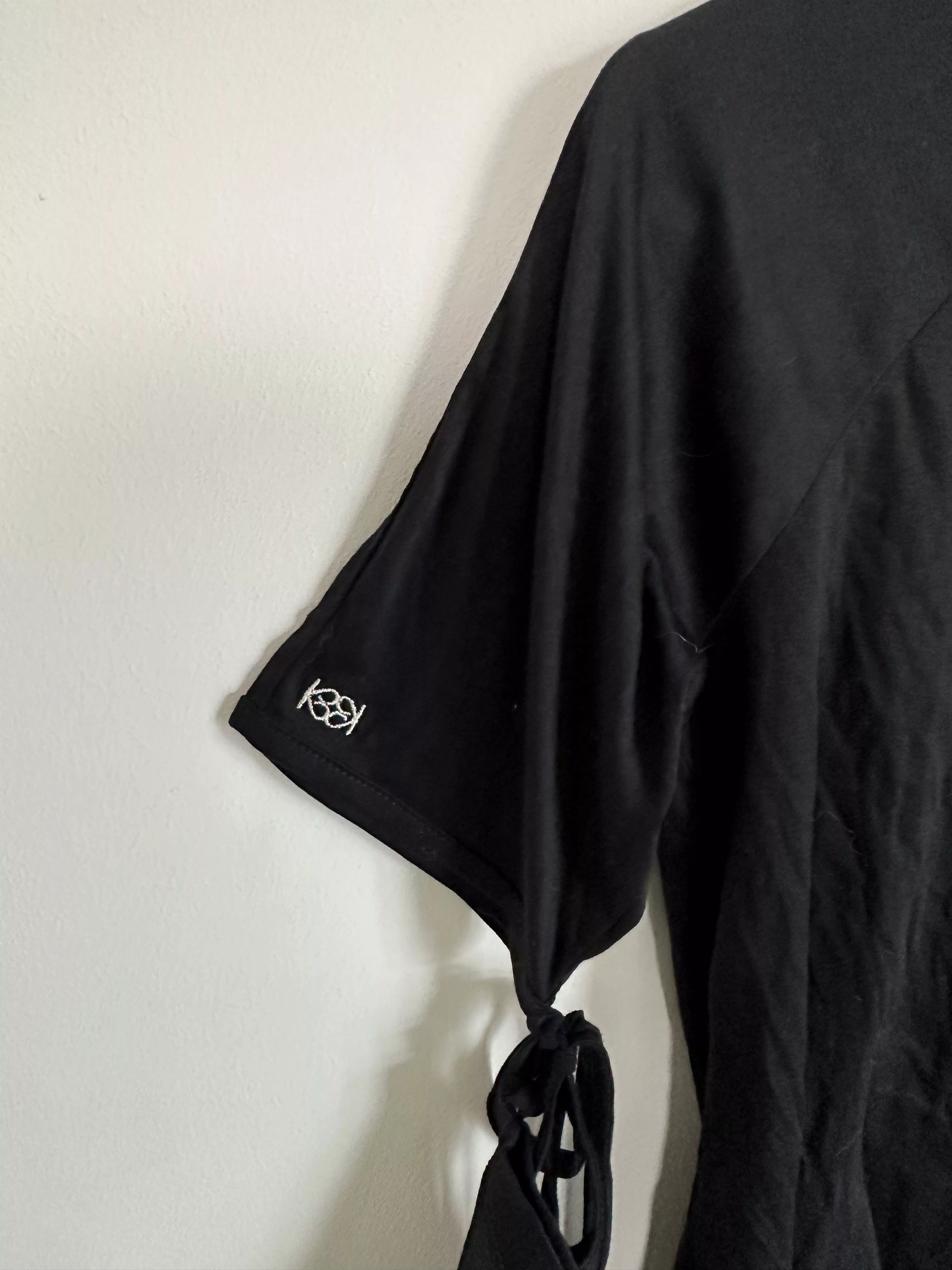 Other Crop Tops Other Kijun top with removable sleeves Black