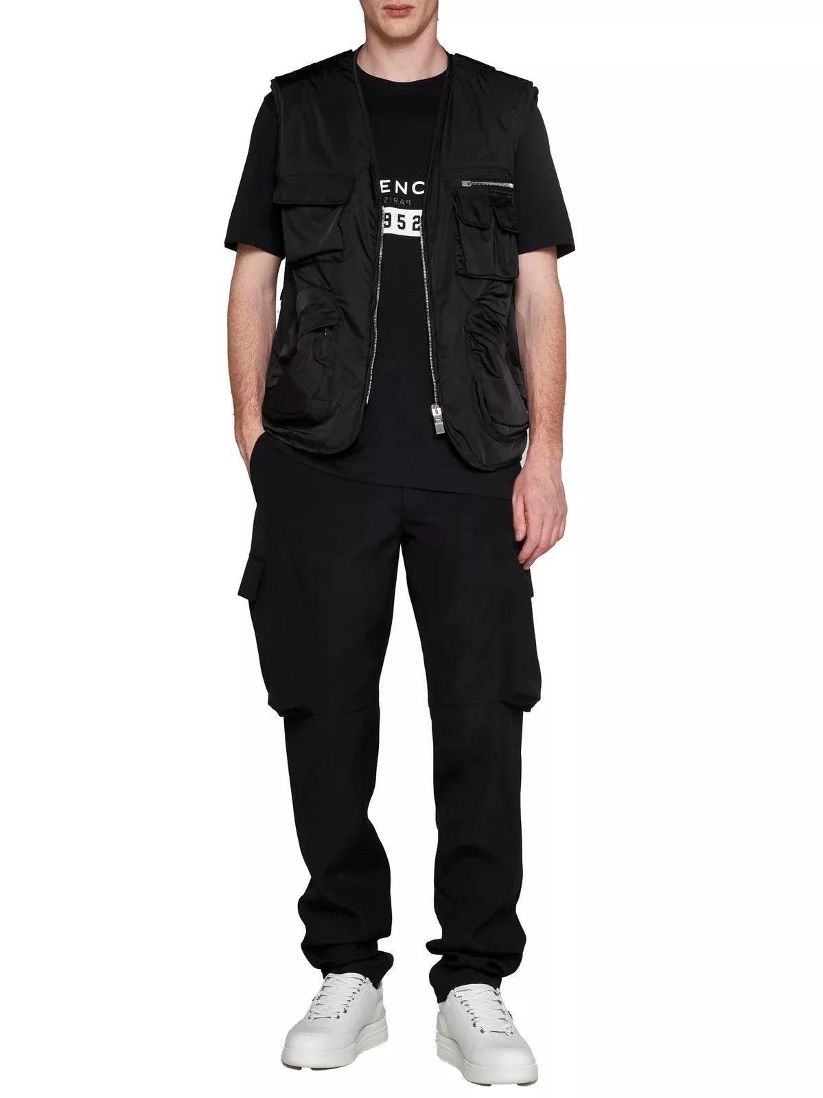 Givenchy Vests Givenchy o1srvl11e0624 Zip-Up Logo Embroidered Vest in Black