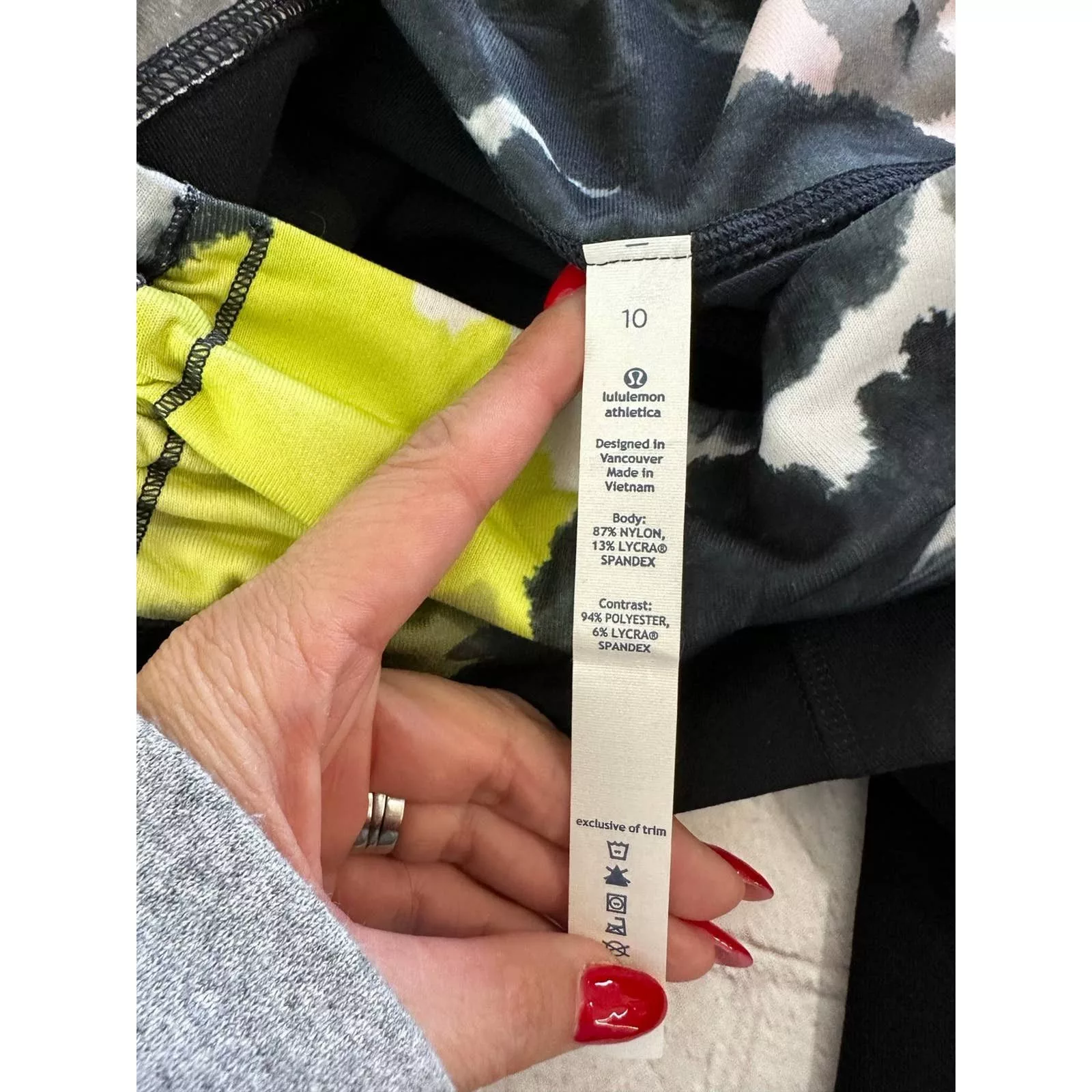Lululemon Pants Lululemon Capri size 10 Black