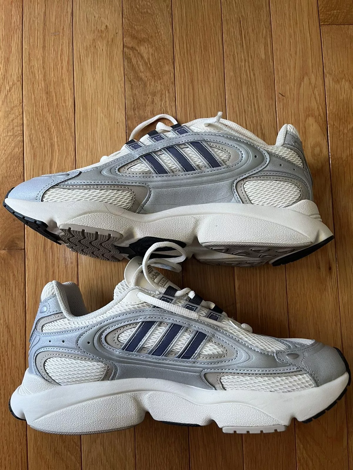 Adidas Low Top Sneakers Adidas Ozmillen Silver