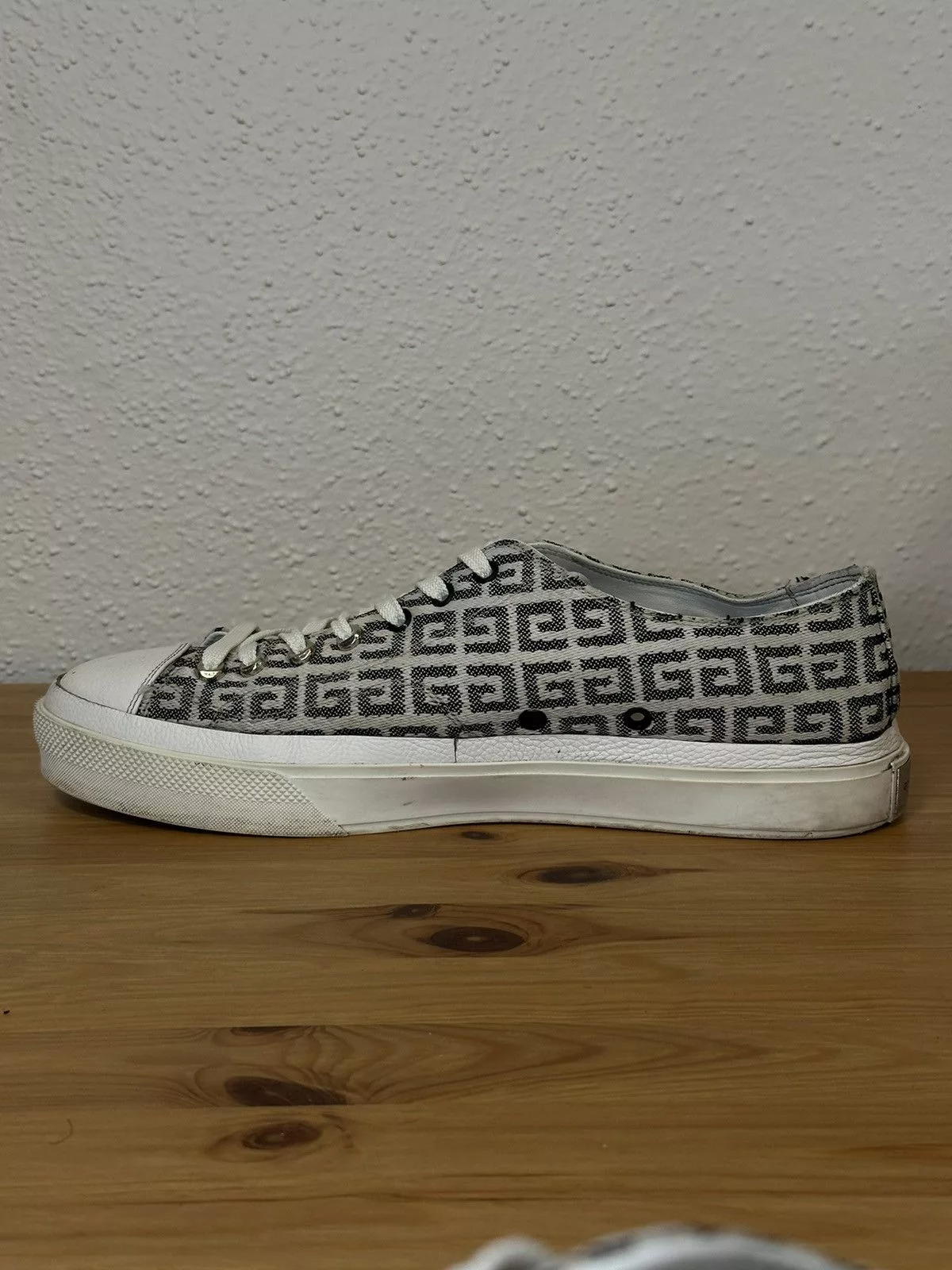 Givenchy Low Top Sneakers Givenchy City Low Sneakers White