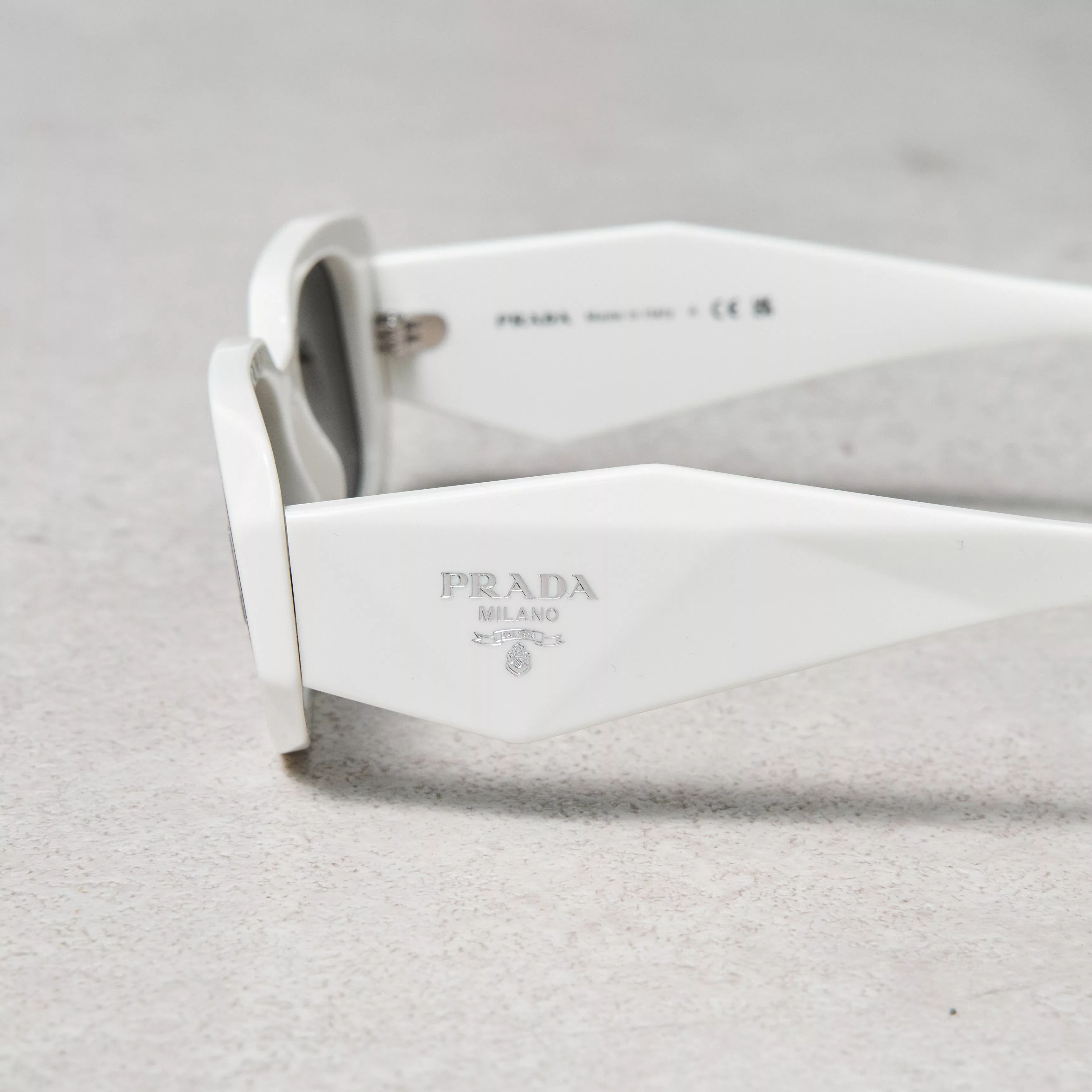 Prada Sunglasses PRADA OPR 17WS 1425S0 Sunglasses WHITE