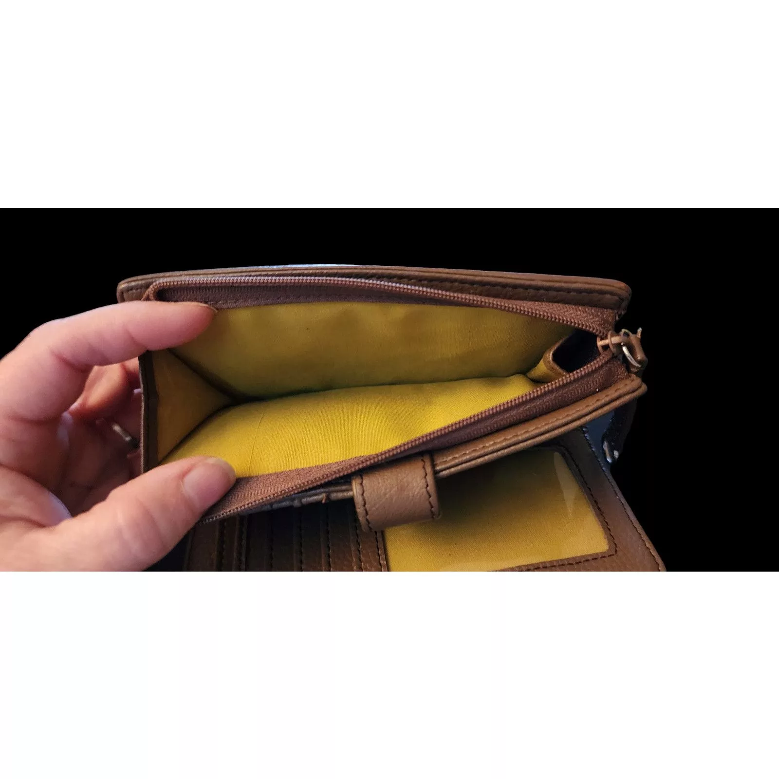 Kenneth Cole Wallets Kenneth Cole Reaction Brown leather wallet.