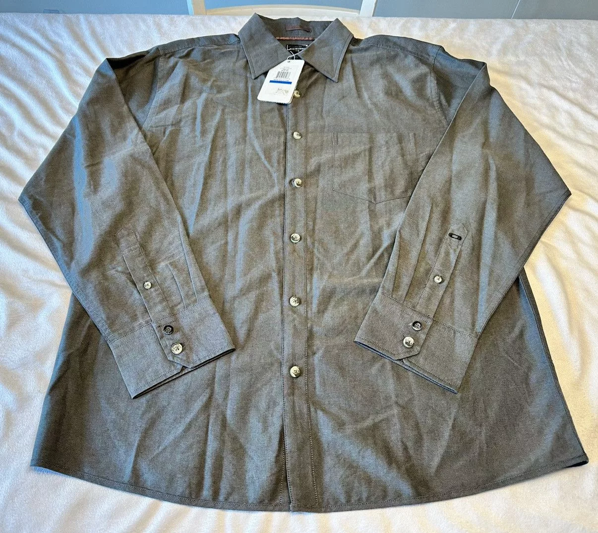 Oakley Shirts Button Ups NWT Oakley Mens True Fit Solid L/S Button Down Black/Gray XL