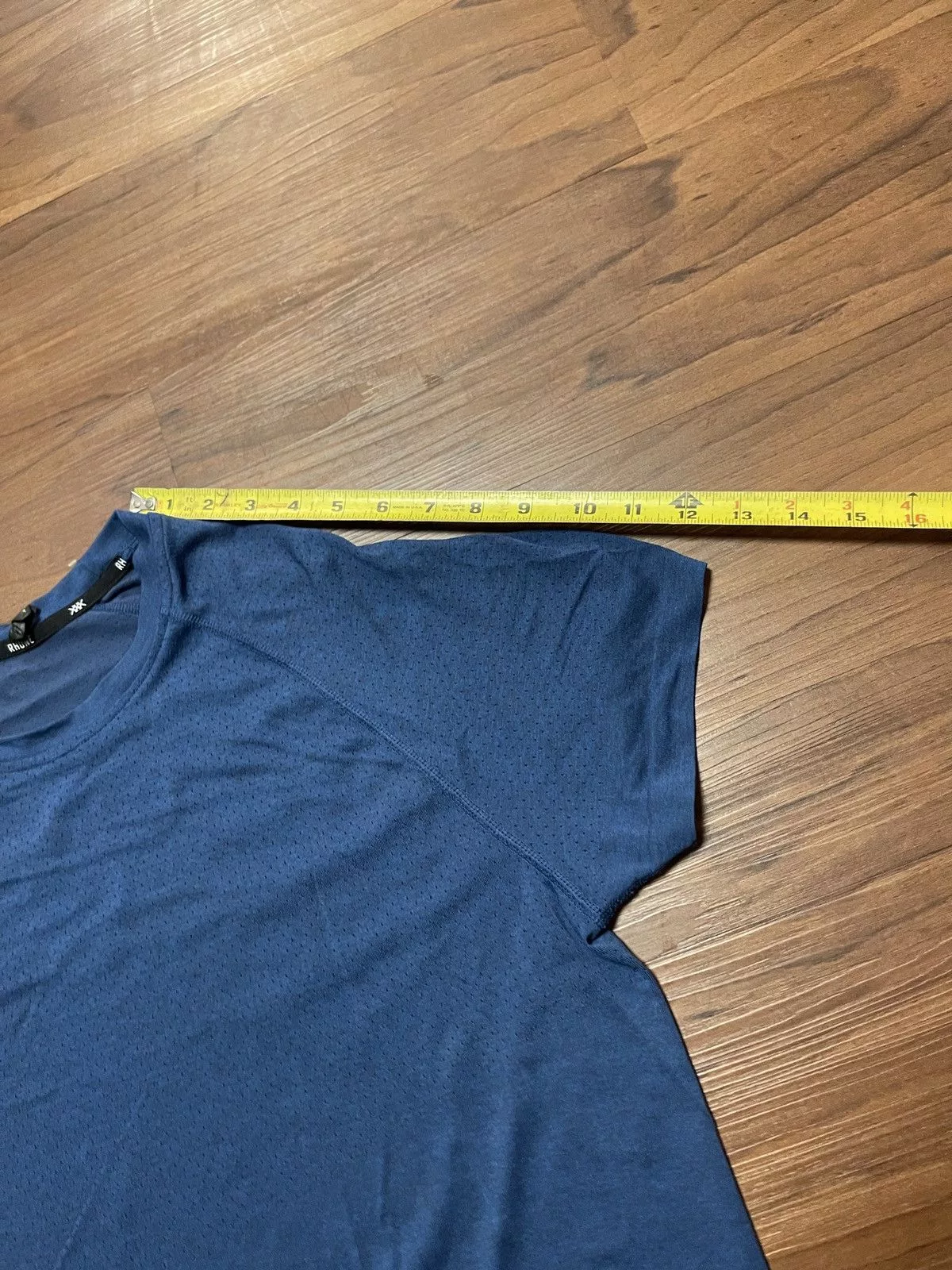 Rhone Short Sleeve T Shirts Rhone workout shirt size large Blue