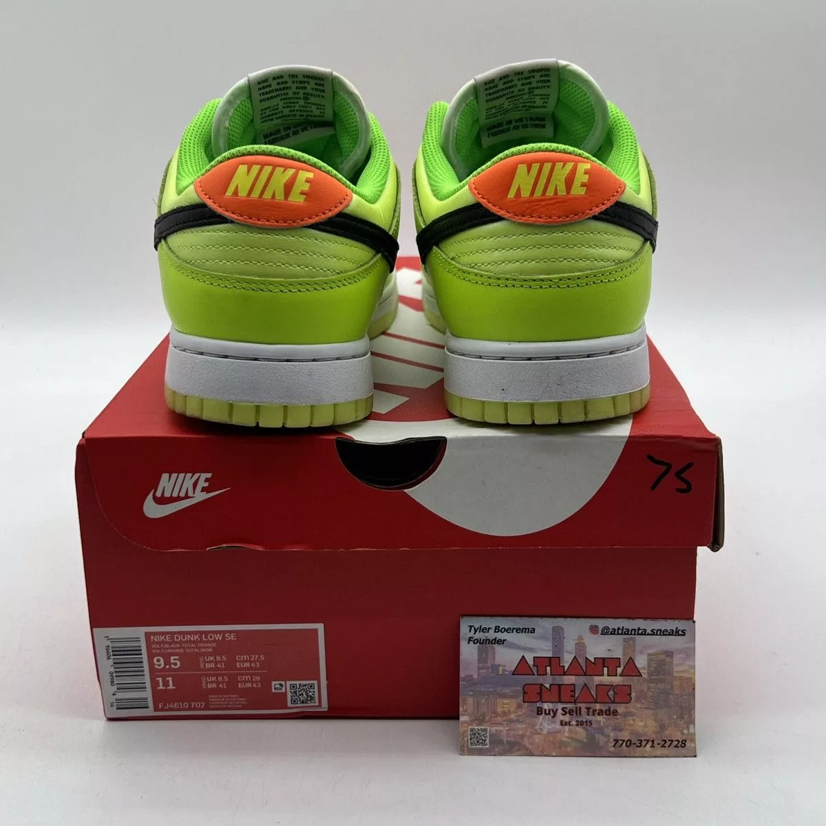 Nike Low Top Sneakers Nike dunk low volt Yellow