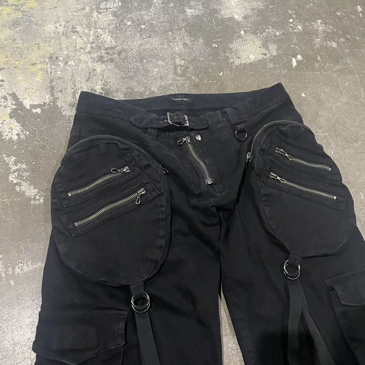Yasuyuki Ishii Casual Pants Yasuyuki Ishii Gunslinger 'Gantz' cargos Black