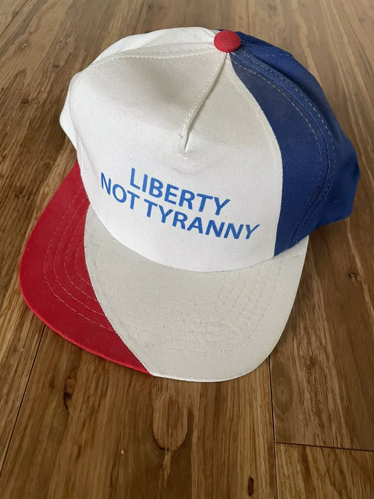 Vintage Hats Vintage snapback hat Liberty not Tyranny White