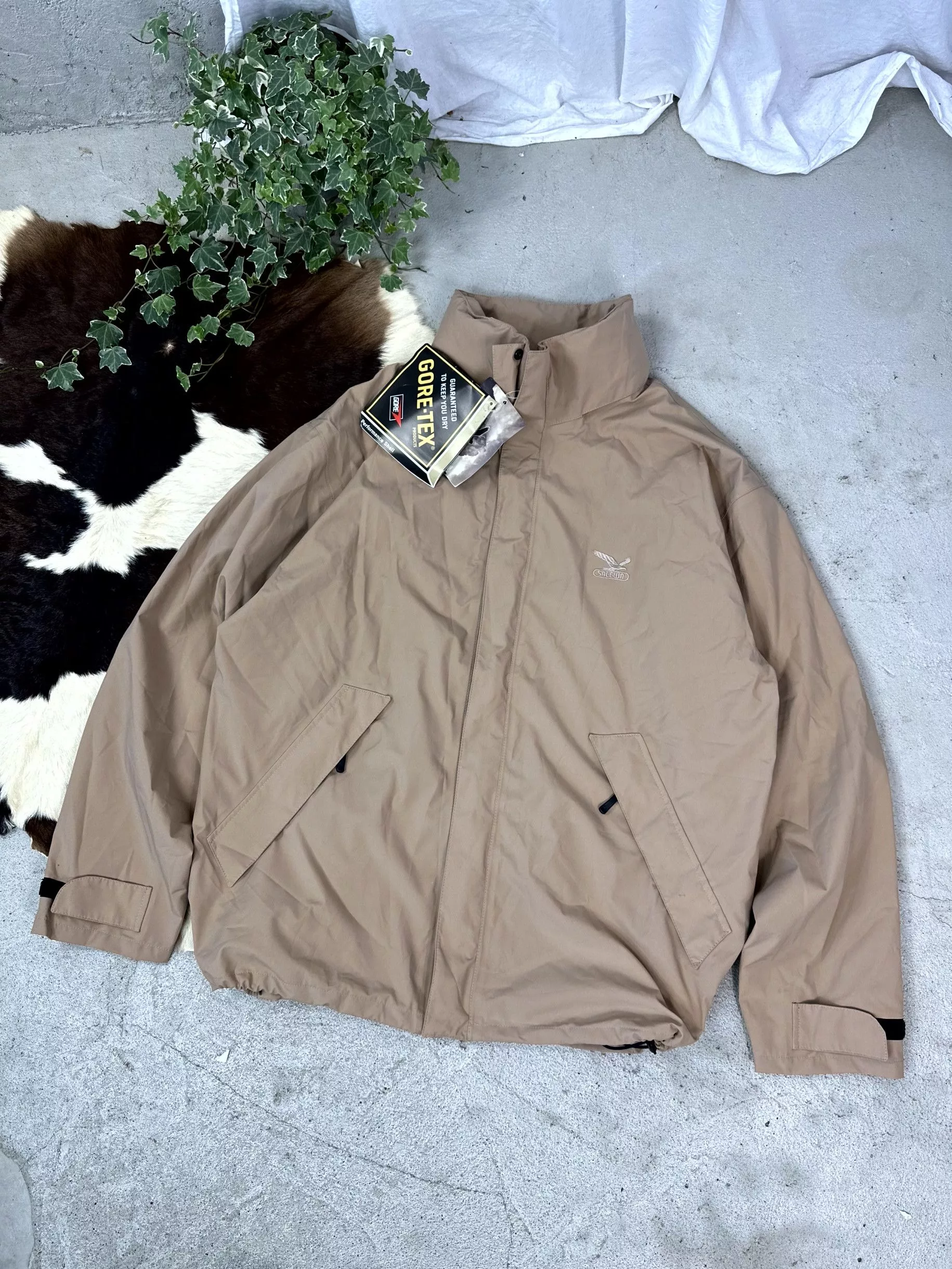 Goretex Light Jackets Goretex × SALEWA Salewa Gore-Tex BNWT 2XL jacket Beige