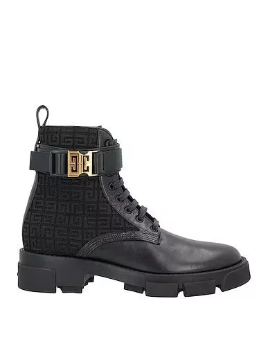 Givenchy Boots Givenchy o1srvl11e0624 Ankle Boots in Black