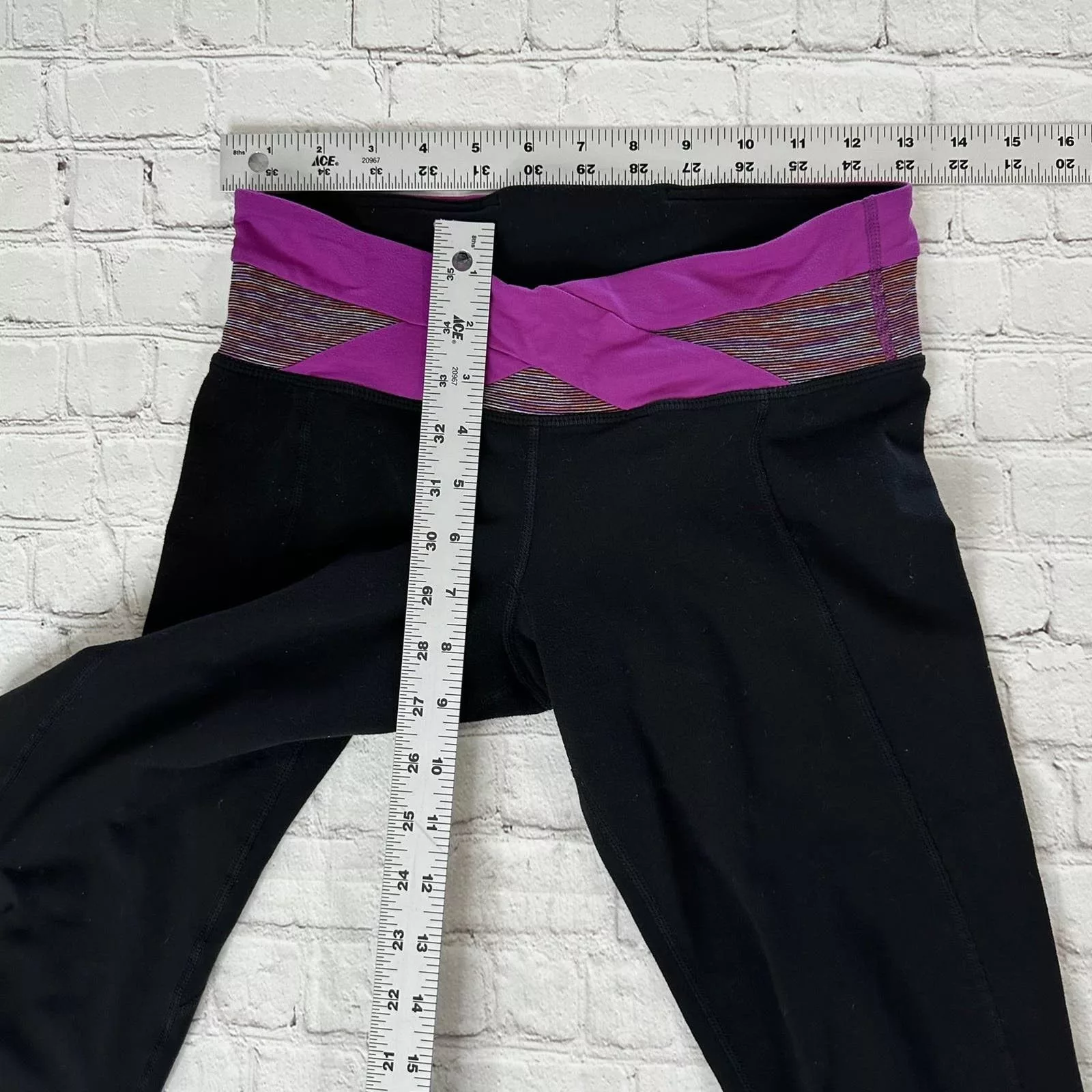 Capri Lululemon leggings size 4 Black