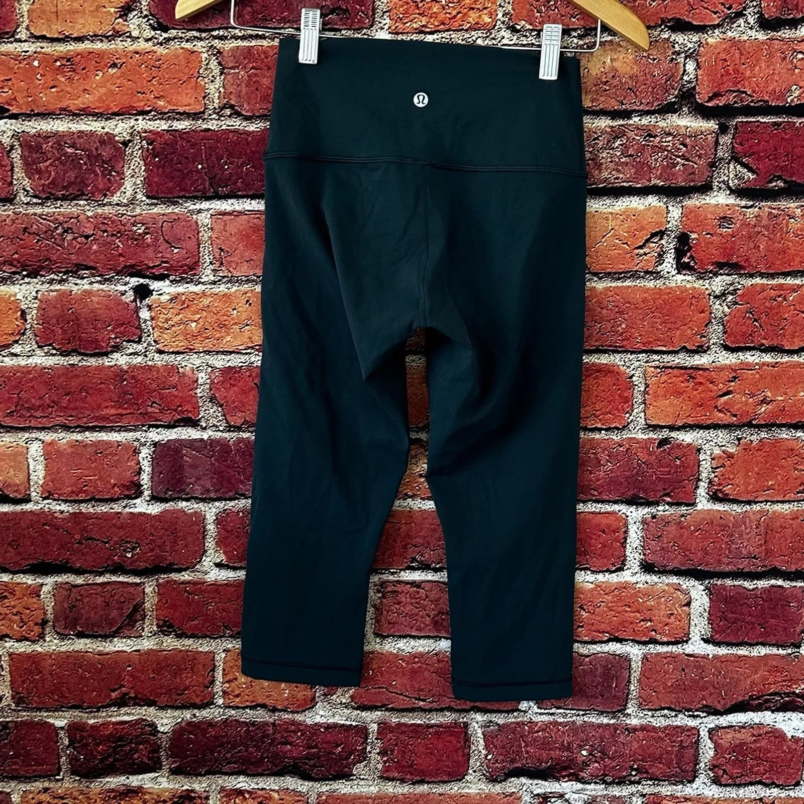 Cropped Lululemon Leggings size 4 Blue