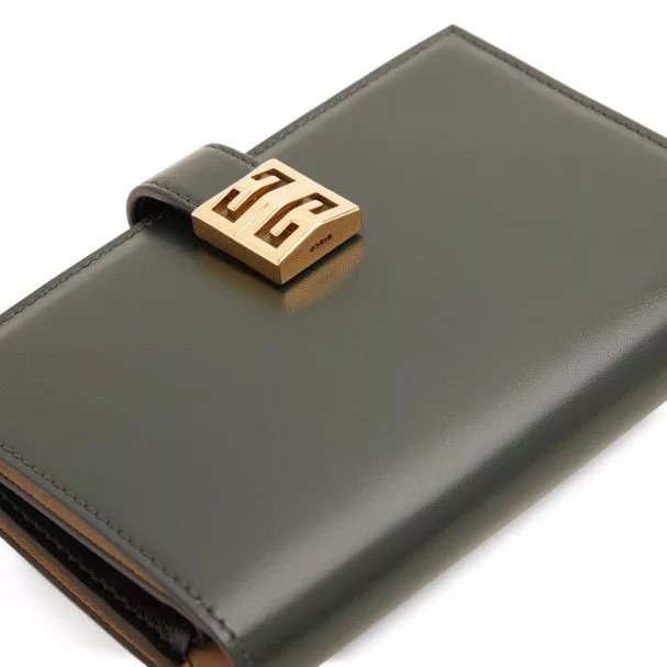 Givenchy Wallets Givenchy o1srvl11e0724 Size: OS / 4G Leather Wallet in Green