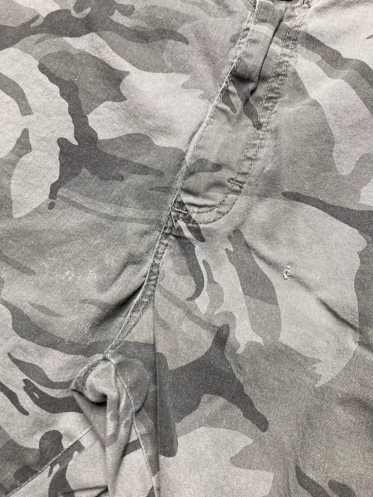 Vintage Shorts Vintage × Wrangler VTG y2k wrangler camo cargo shorts cut off baggy skater 40 Multi Streetwear
