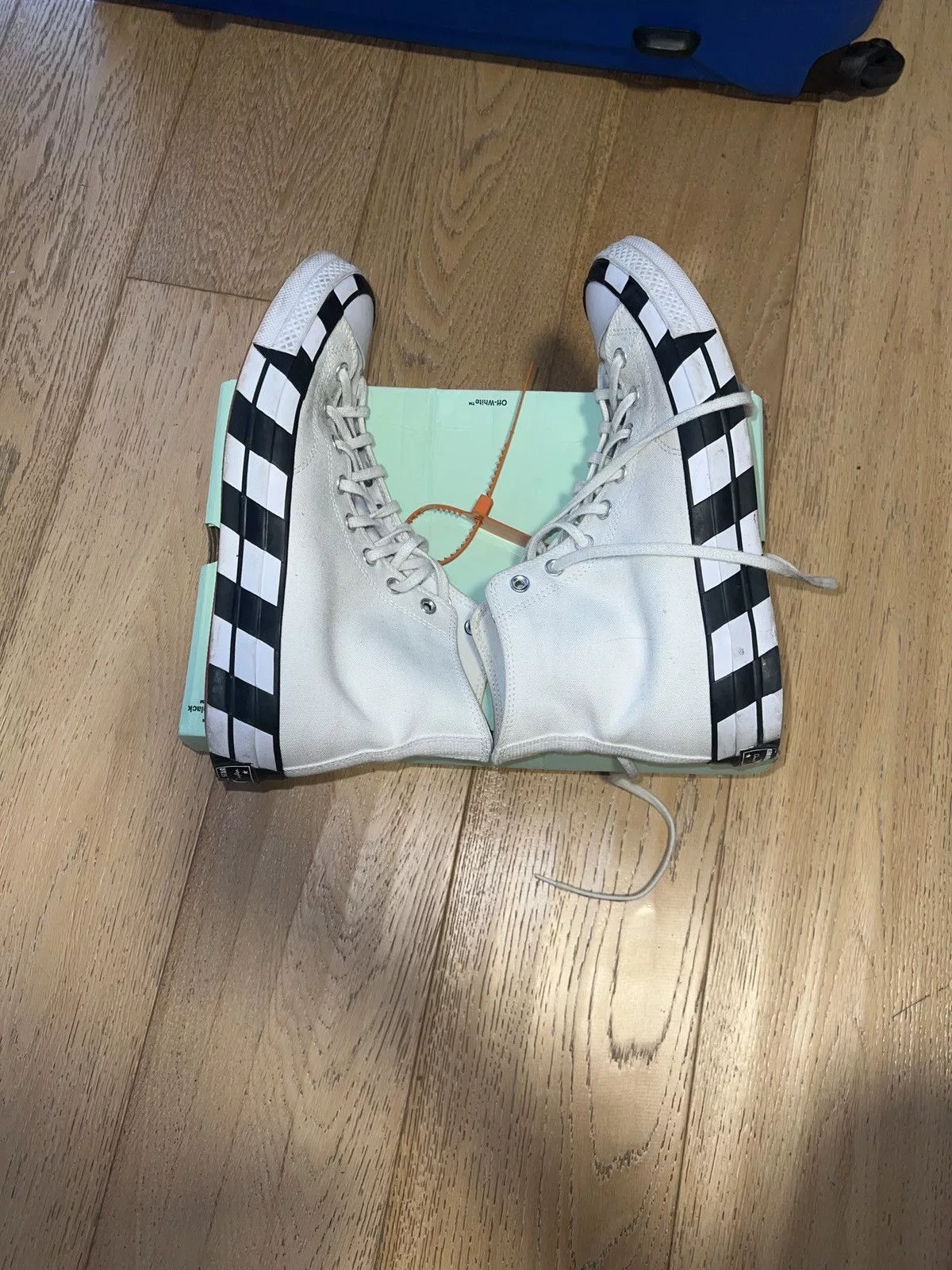 Converse Hi Top Sneakers Converse × Off-White Off White Converse Chuck 70
