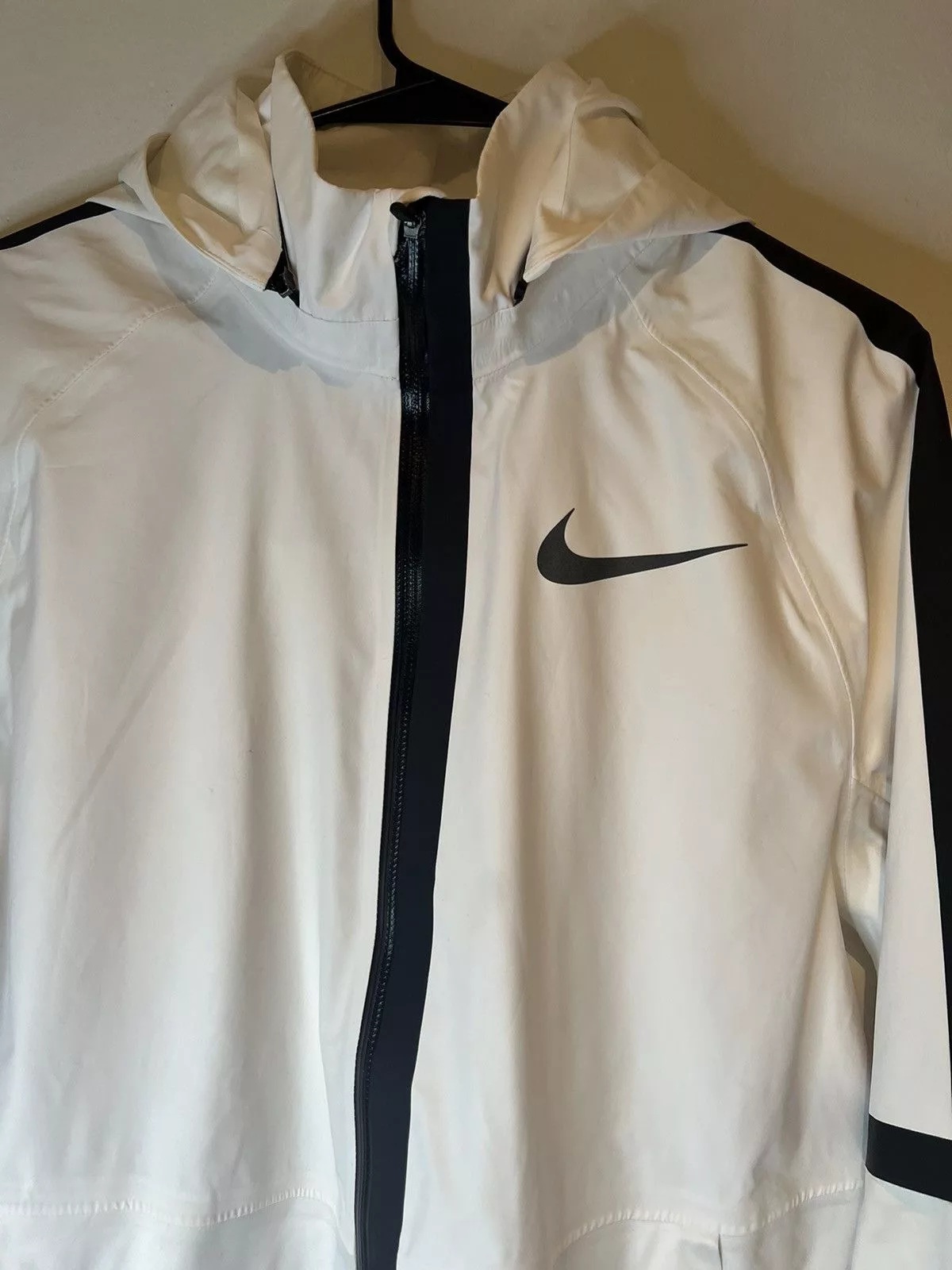 Nike Raincoats Nike Aeroshield Run Jacket With Hood Size Medium White
