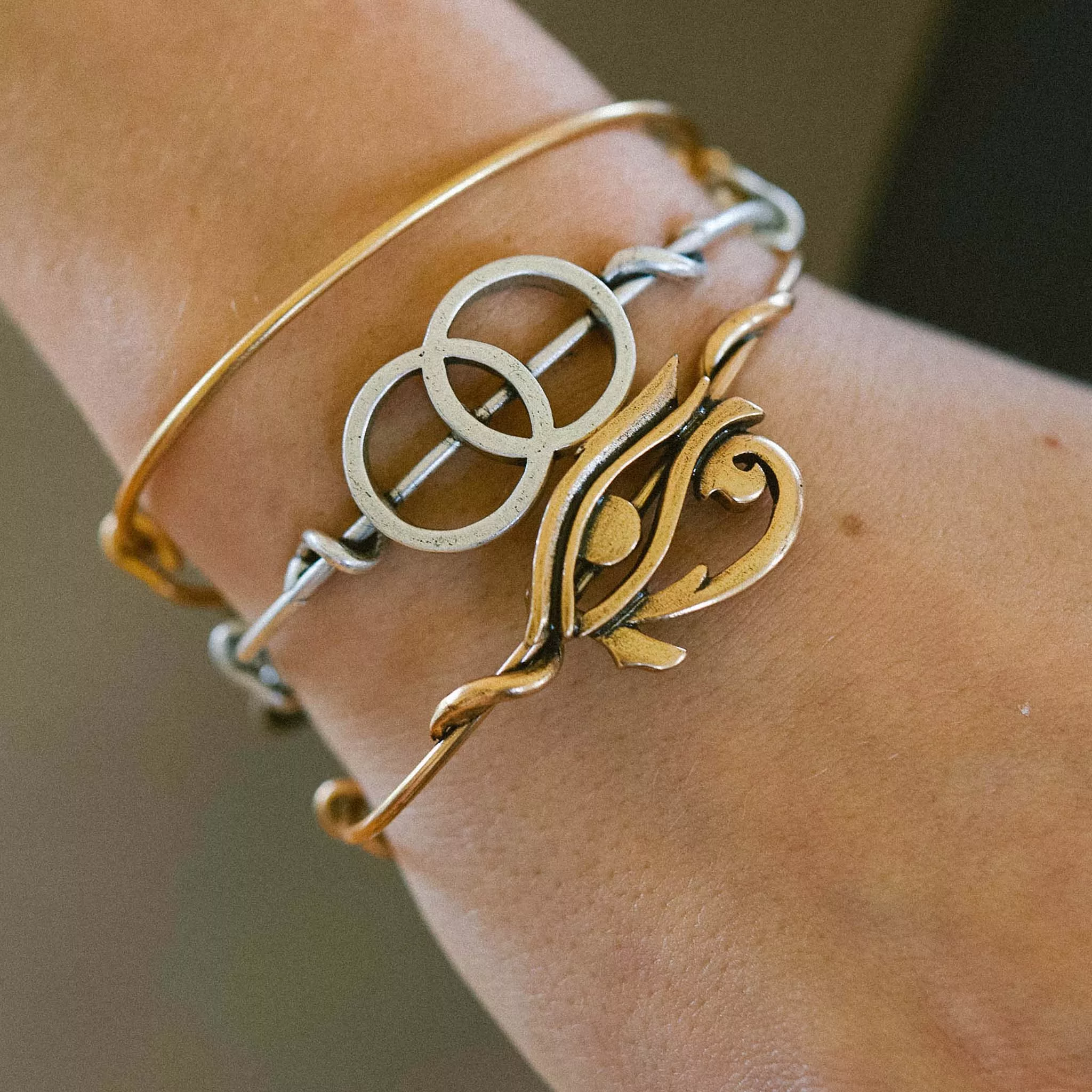 Eye of Horus Symbol Wrap Expandable Bangle