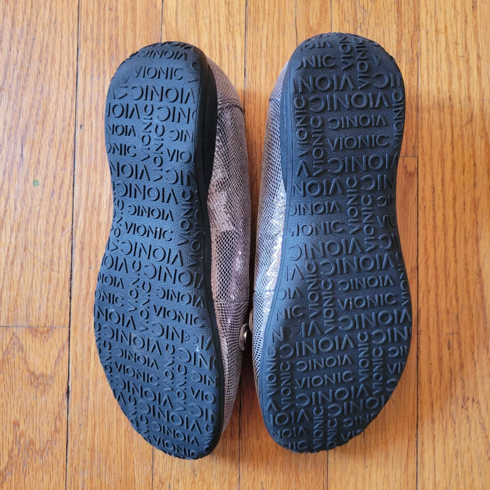 Vionic Flats Vionic Orthaheel Loafers 6.5 Gray Snake Print ALDA Pewter Me