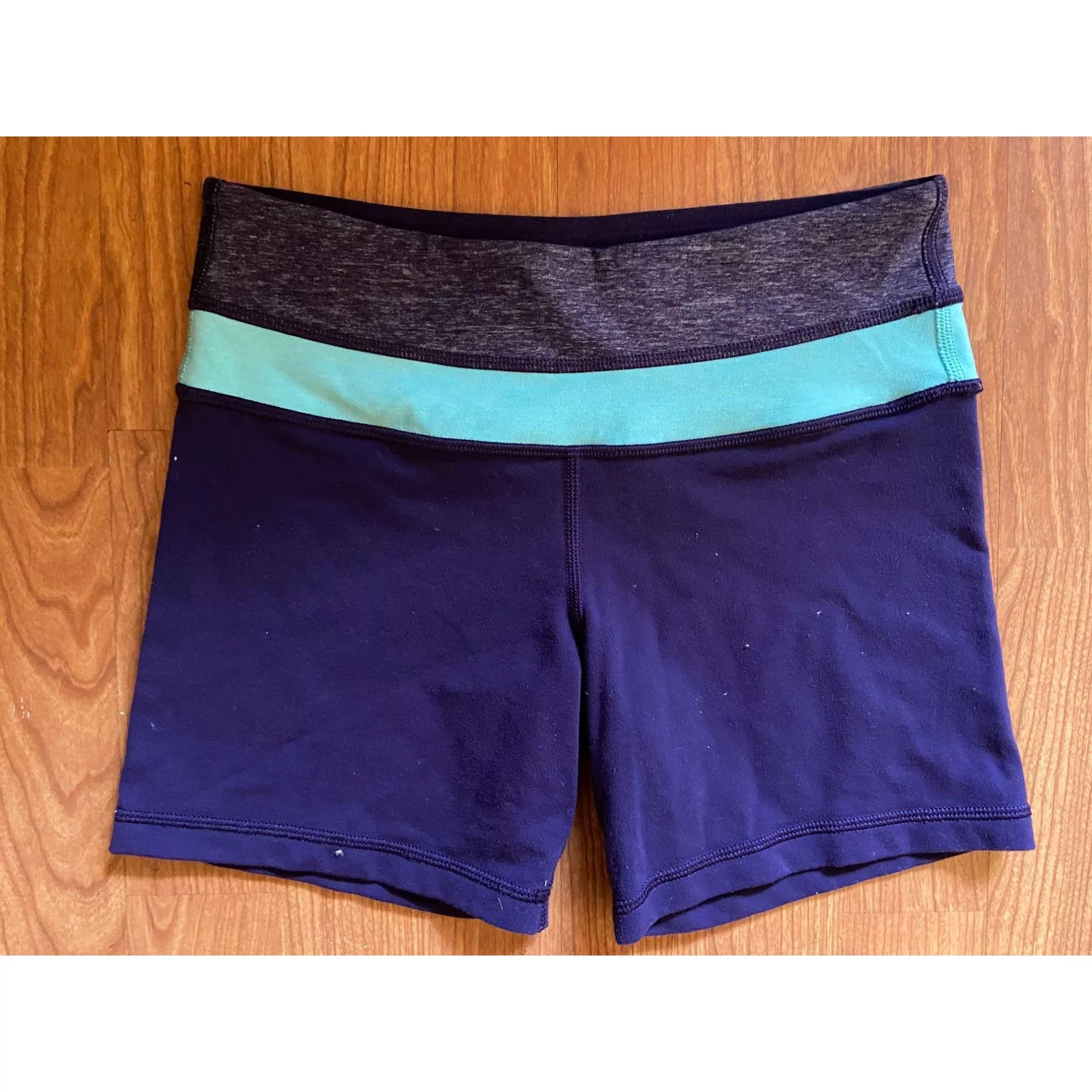 Lululemon Shorts Ladies Size 4 Purple