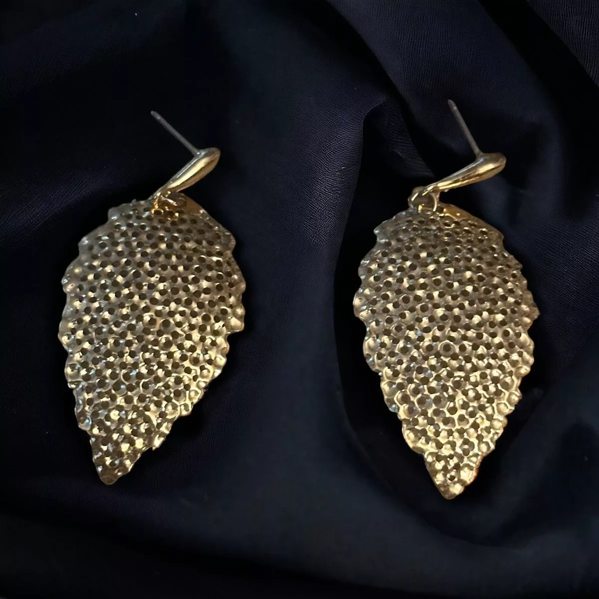 Other Earrings Other Gold filigree curved leaf dangle earrings