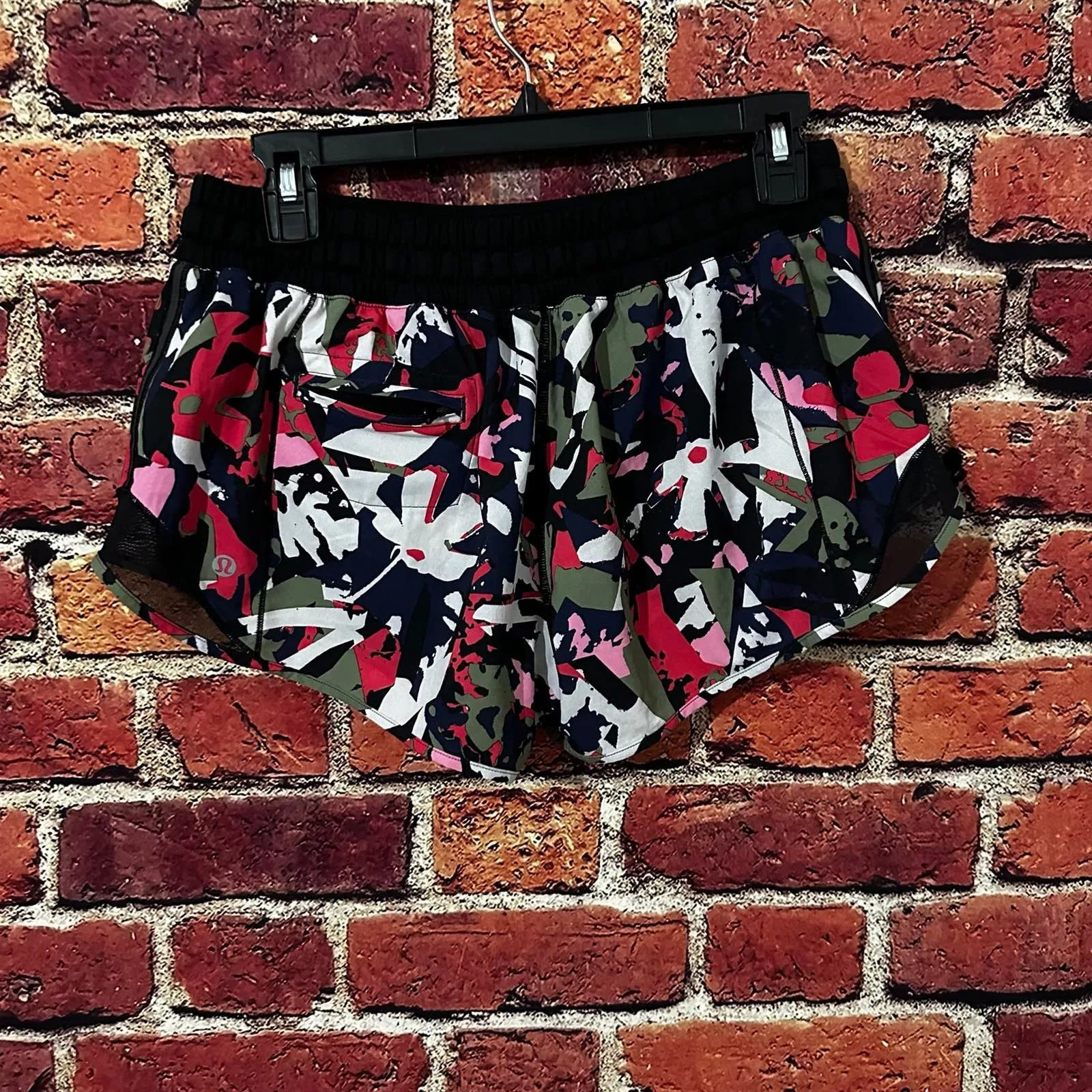 lululemon shorts size 8 Multi