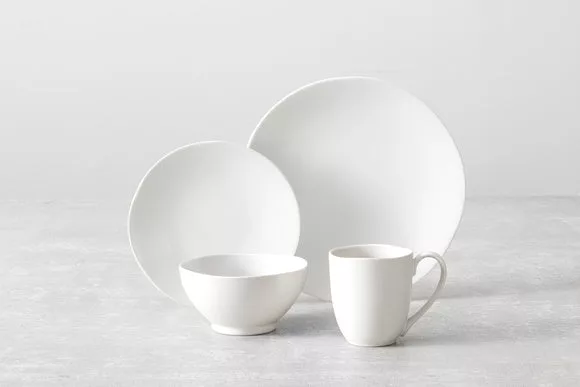 Heirloom Linen 16pc Dinnerware Set. Boxed