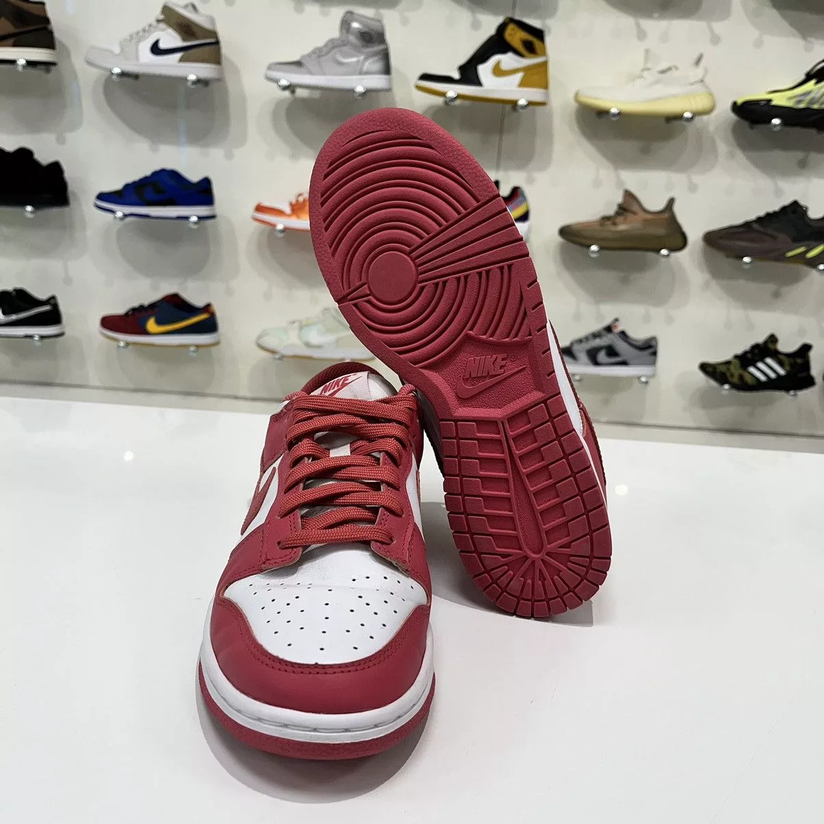 Nike Low Top Sneakers Nike Dunk Low Archeo Pink (W)
